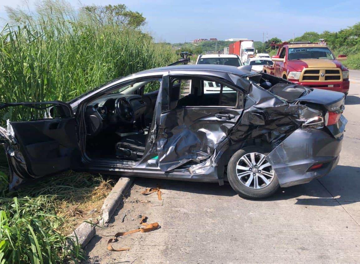 (Video) Se registra accidente automovilístico sobre el bulevar 13.5 en Veracruz