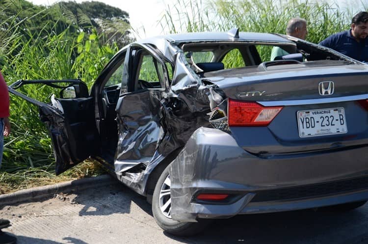 (Video) Se registra accidente automovilístico sobre el bulevar 13.5 en Veracruz