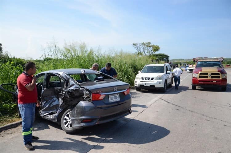 (Video) Se registra accidente automovilístico sobre el bulevar 13.5 en Veracruz