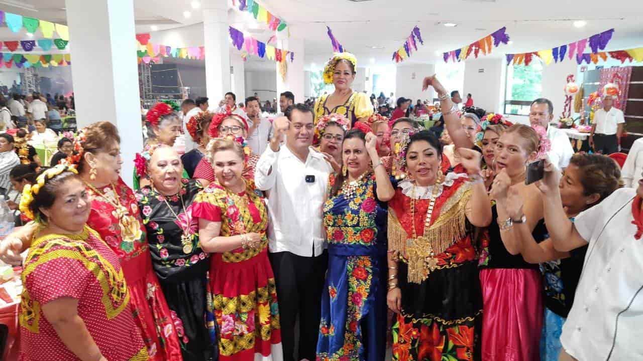 Celebra Sergio Gutiérrez Luna festividad istmeña en Minatitlán, su tierra natal