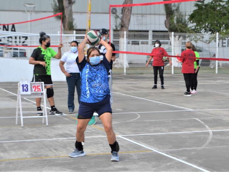 Organizan Torneo Relámpago de Cachibol por el Día del Abuelo