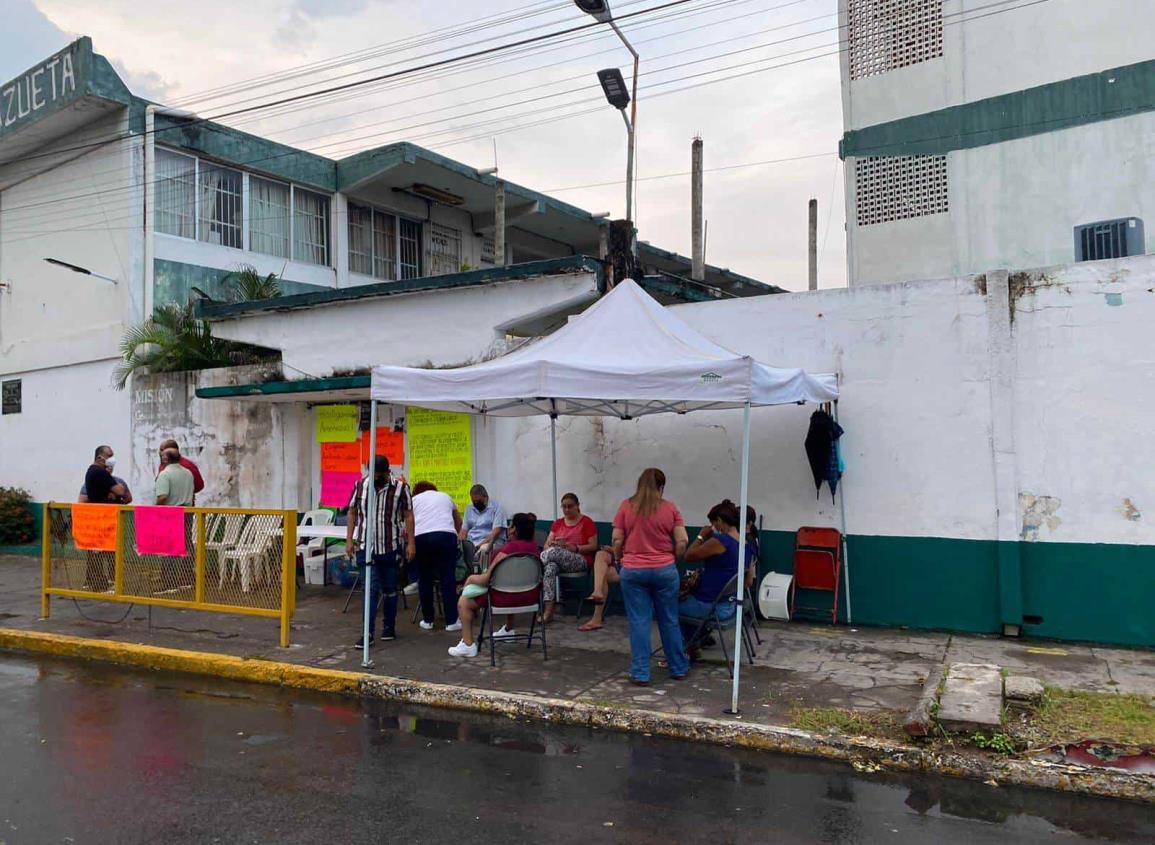 Secundaria José Azueta cumple 3 días tomada por maestros; no hay clases (+video)