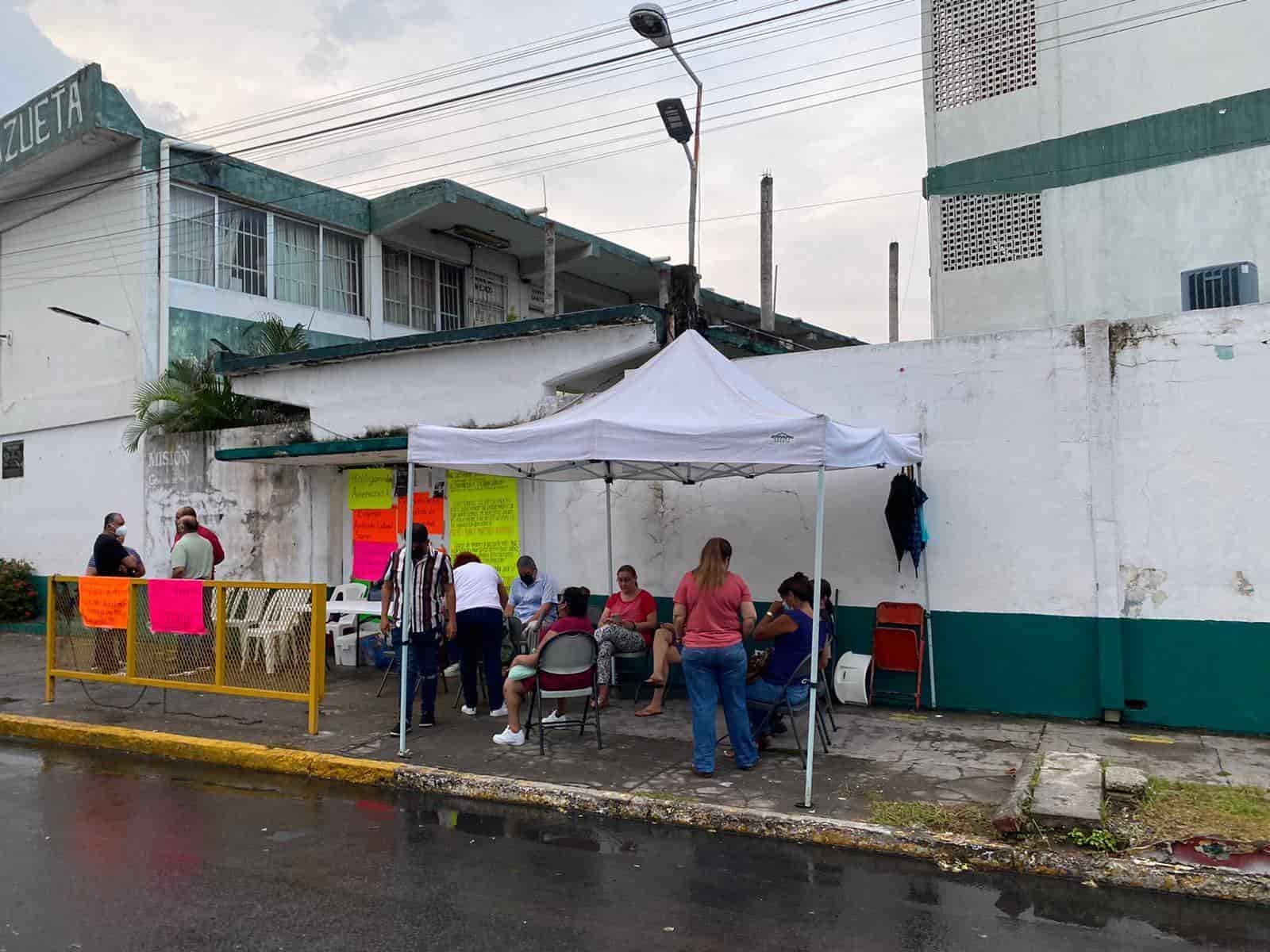 Secundaria José Azueta cumple 3 días tomada por maestros; no hay clases (+video)