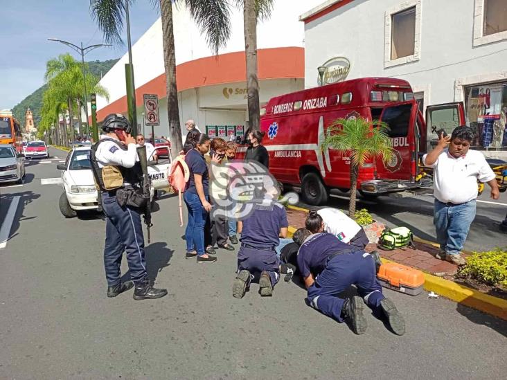 Mujer es atropellada en pleno centro de Orizaba