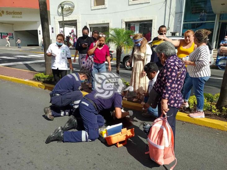 Mujer es atropellada en pleno centro de Orizaba