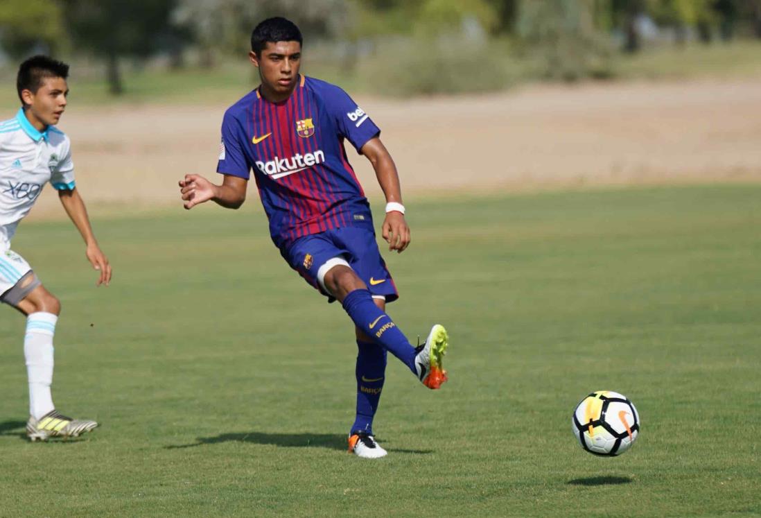 Barcelona sondea al mexicano Julián Araujo del Galaxy