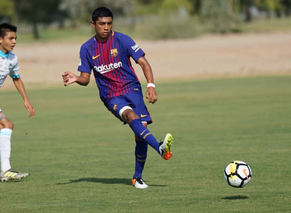Barcelona sondea al mexicano Julián Araujo del Galaxy