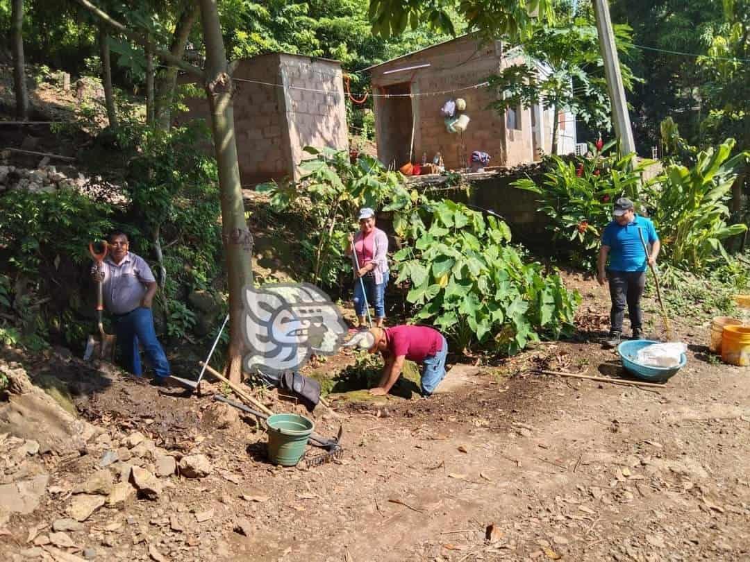 Campesinos se organizaron en la limpieza de manantiales 