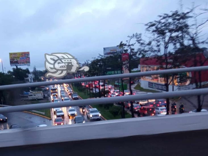 ¡Cuidado! Reportan áreas inundadas cerca de Arco Sur, en Xalapa