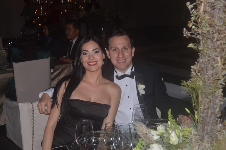 Jacqueline Pegueros Azamar y Santiago del Val Martín contraen sagrado matrimonio