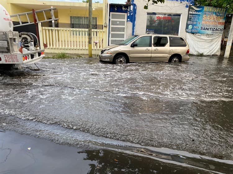 Calle Vasco de Gama inundada por lluvias en Boca del Río