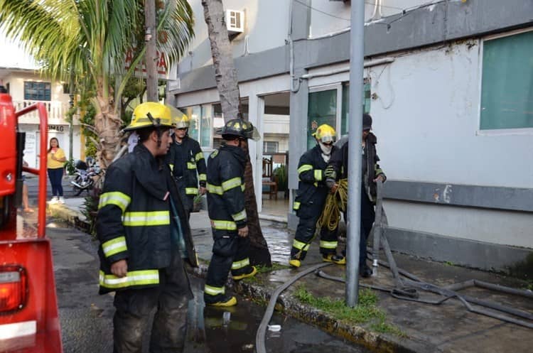 Evacúan a huéspedes por incendio de hotel en Veracruz (+Video)