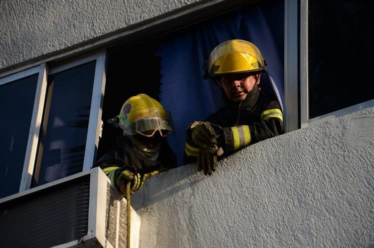 Evacúan a huéspedes por incendio de hotel en Veracruz (+Video)