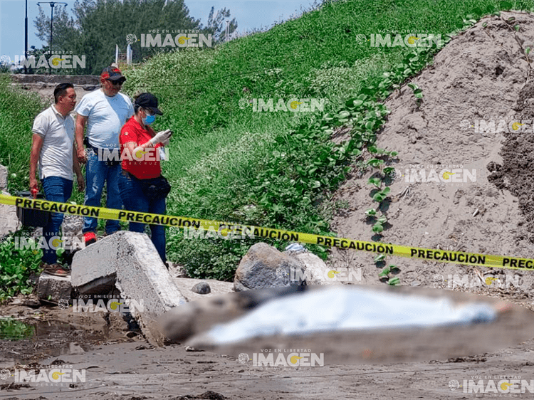 Fue a entrevista de trabajo y la hallan muerta con jeringas y pastillas en su bolsa