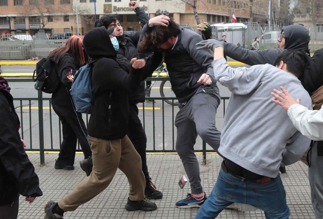 (+Video) Agreden a Simón Boric, hermano del presidente de Chile