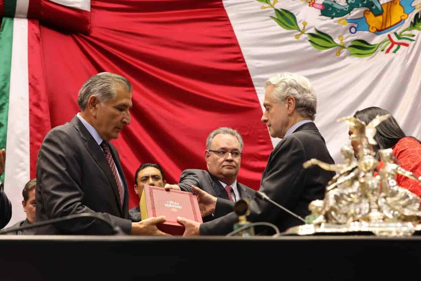 Entregó Adán Augusto IV Informe de AMLO a Congreso de la Unión