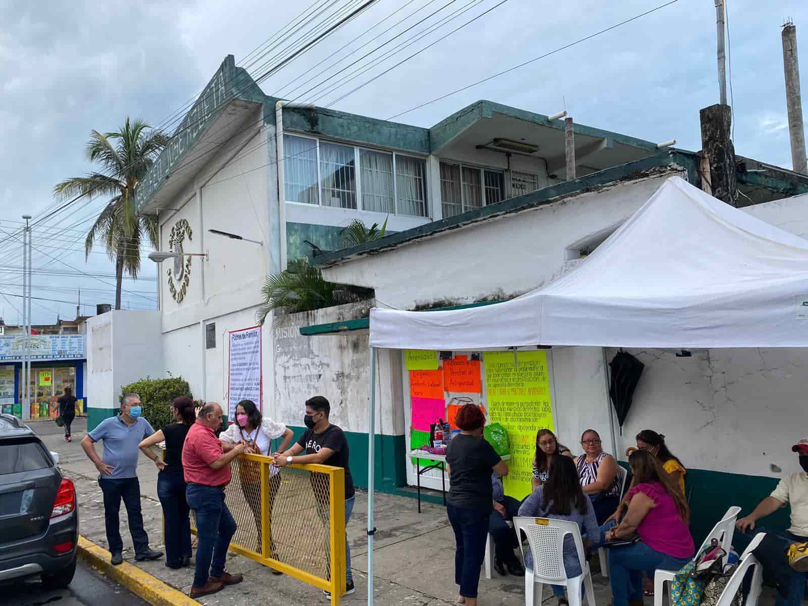 Por cuarto día, secundaria José Azueta en Boca del Río continúa con paro de labores