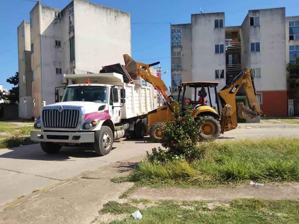 Continúa Ayuntamiento lucha contra el dengue con recolección de residuos voluminosos