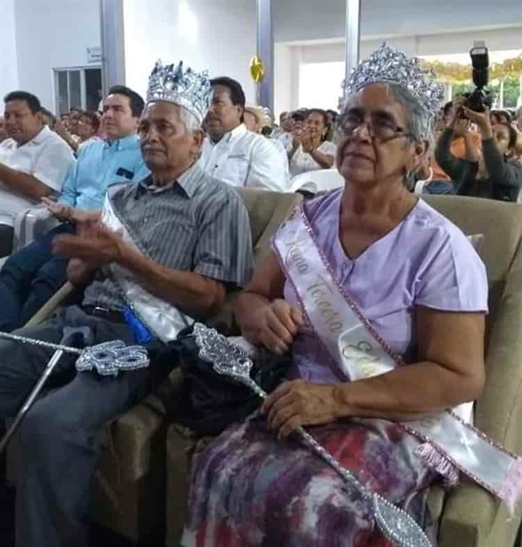 Sol y Sones: Feria del Libro en el parque Juárez, visita del Librobús