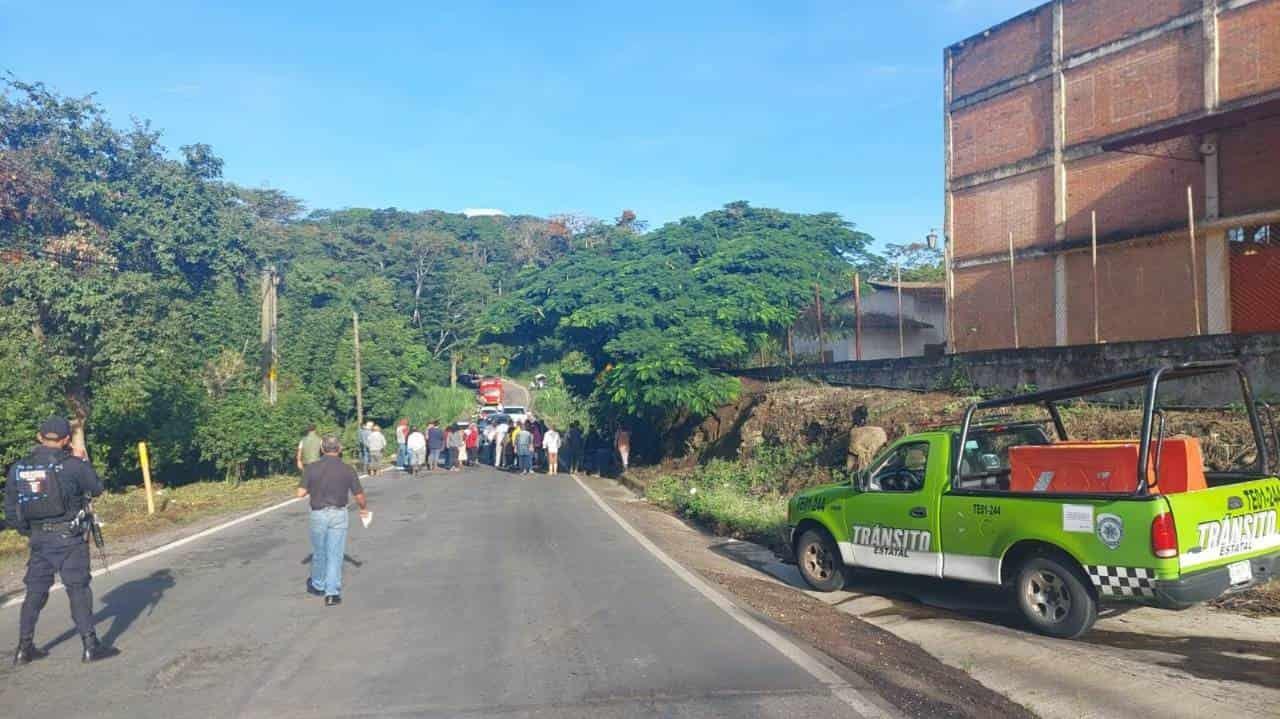 ¡Atento! Hay bloqueo sobre la carretera Trancas-Coatepec