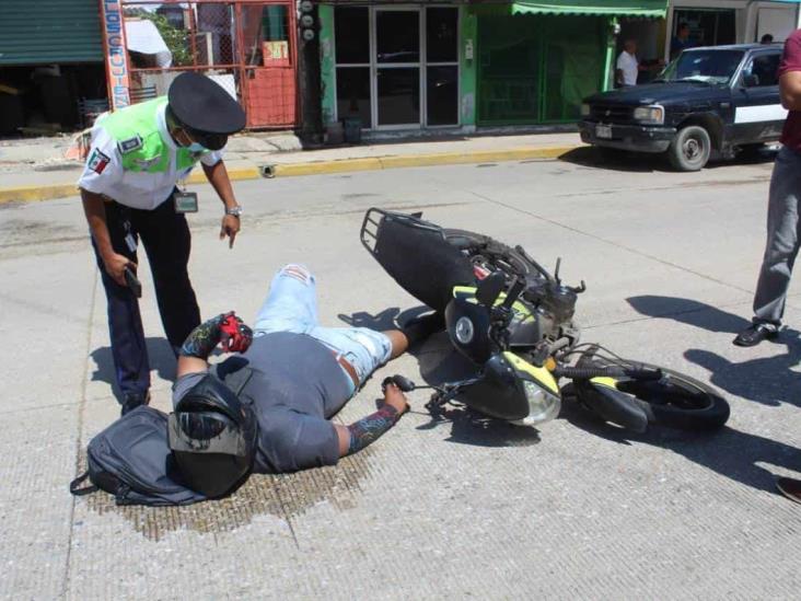 Chocan vehículo particular con motociclista en la Progreso y Paz