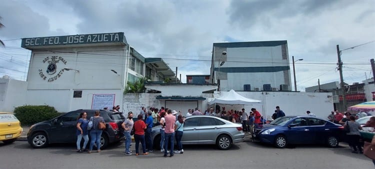 Video: Liberan escuela José Azueta en Boca del Río, tras permanecer 4 días tomada