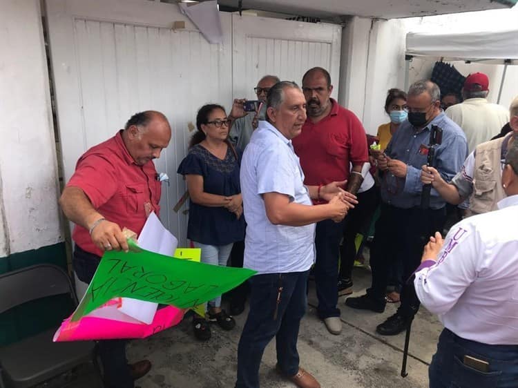 Video: Liberan escuela José Azueta en Boca del Río, tras permanecer 4 días tomada