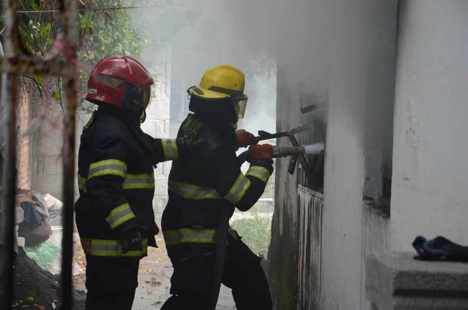 (Video) Se incendia vivienda en la colonia Benito Juárez en Veracruz