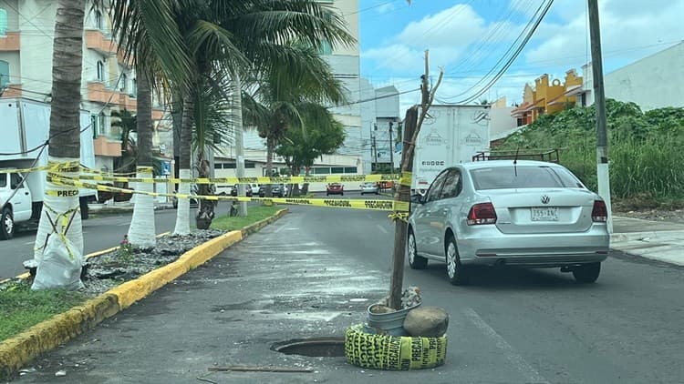 ¡En medio del carril! Vecinos alertan a conductores tras registro sin tapa