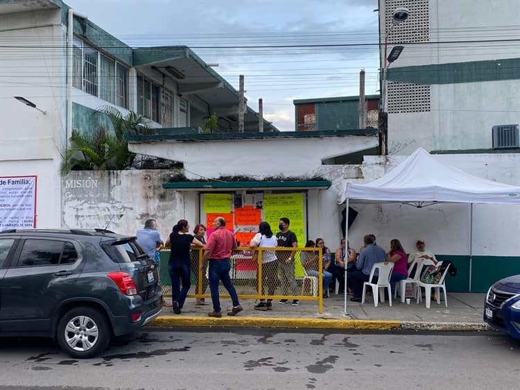 Por cuarto día, secundaria José Azueta en Boca del Río continúa con paro de labores