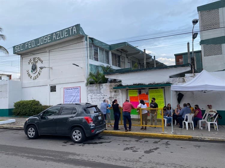 Por cuarto día, secundaria José Azueta en Boca del Río continúa con paro de labores