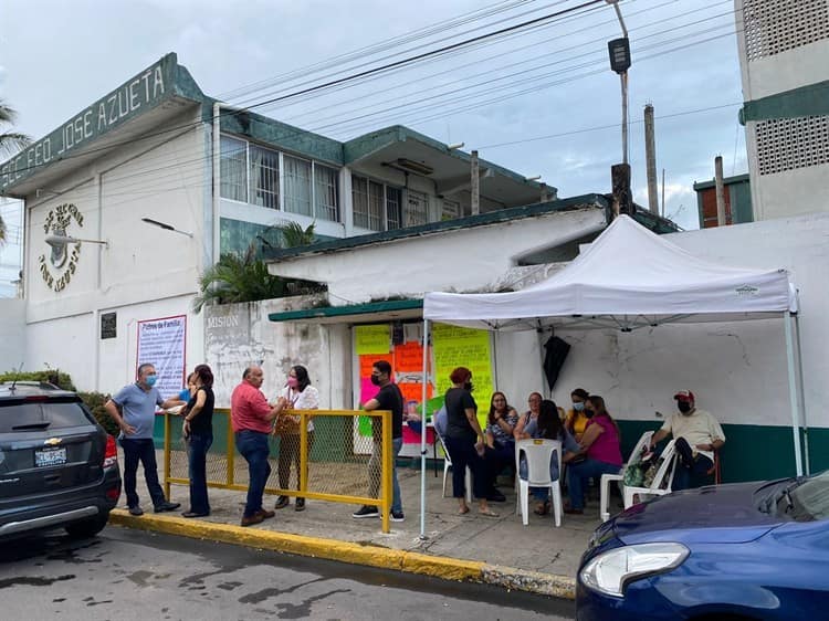 Por cuarto día, secundaria José Azueta en Boca del Río continúa con paro de labores