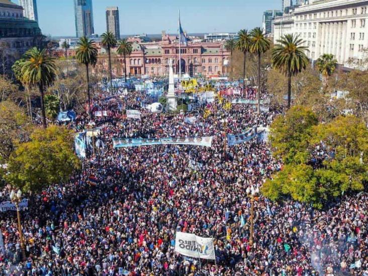 Multitudinaria marcha a Plaza de Mayo tras el ataque a Cristina Kirchner