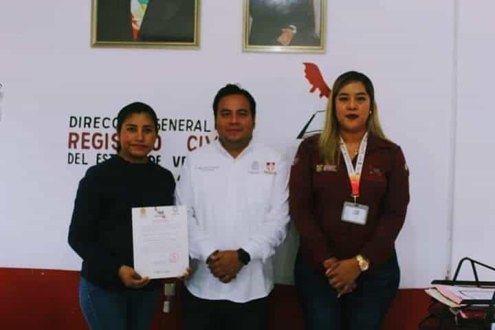 Entregan la oficialía del Registro Civil de Ixhuatlán