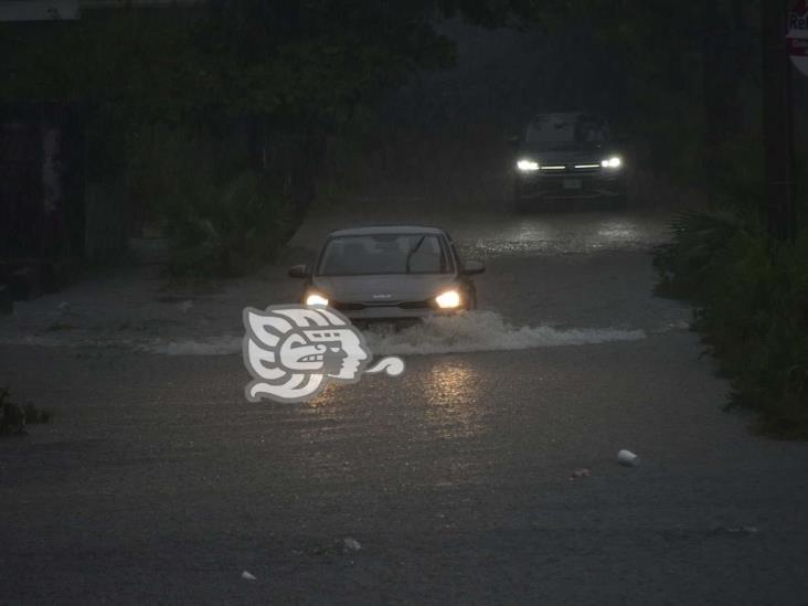 Diluvio en Coatzacoalcos: una Isla Oxxo y vecinos atrapados en domicilios(+Video)