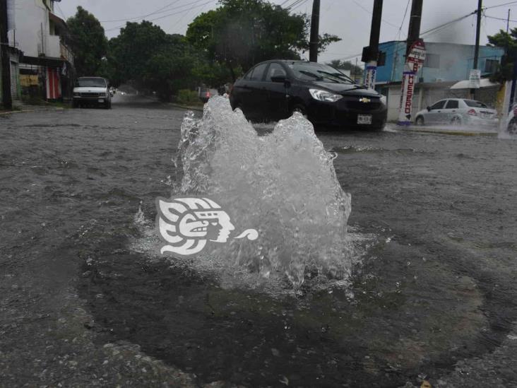 Diluvio en Coatzacoalcos: una Isla Oxxo y vecinos atrapados en domicilios(+Video)