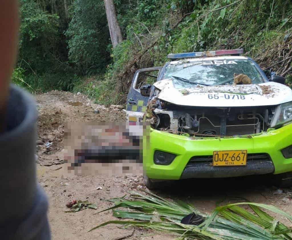 Mueren 8 policías de Colombia durante ataque con explosivos