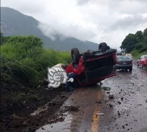 Lluvia y exceso de velocidad genera accidentes en la Orizaba-Puebla