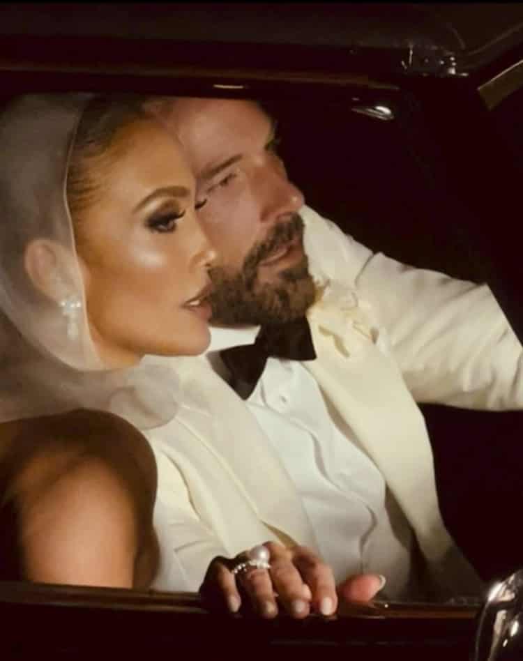 ¡JLo revela nuevas fotos de su boda con Ben Affleck!