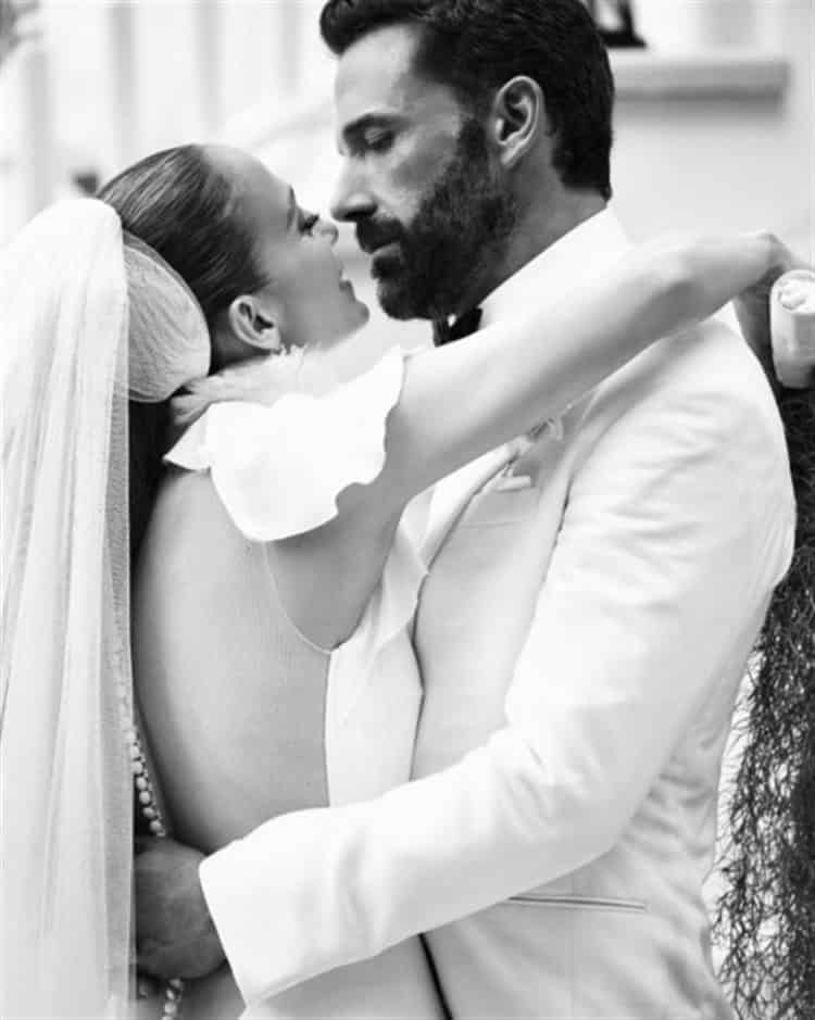 ¡JLo revela nuevas fotos de su boda con Ben Affleck!