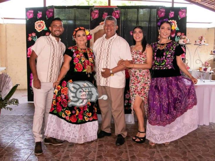 Colorida fiesta para celebrar los 51 años de Lupita Cabrera