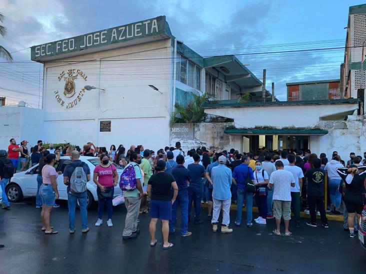 Alumnos de la secundaria José Azueta regresan a clases tras paro de maestros (+video)