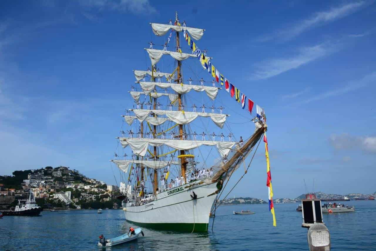 Llega el buque Escuela Velero Cuauhtémoc al puerto de Acapulco