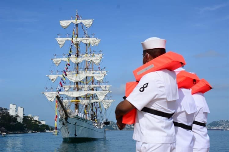 Llega el buque Escuela Velero Cuauhtémoc al puerto de Acapulco