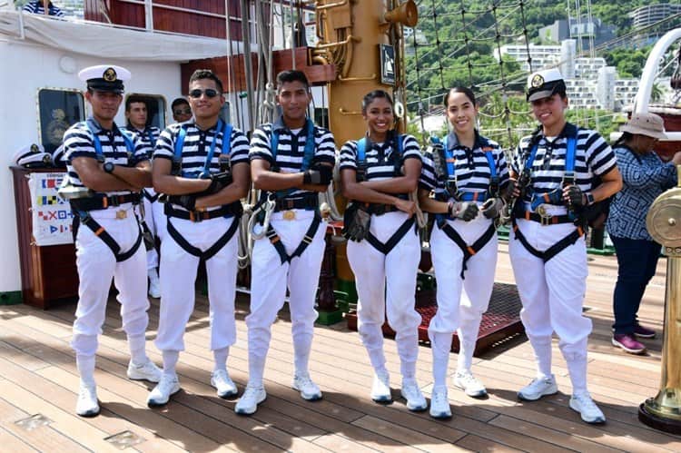 Llega el buque Escuela Velero Cuauhtémoc al puerto de Acapulco