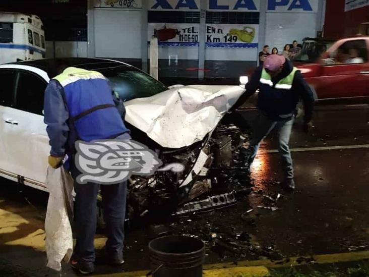 Aparatoso choque en bulevar Banderilla deja 4 heridos