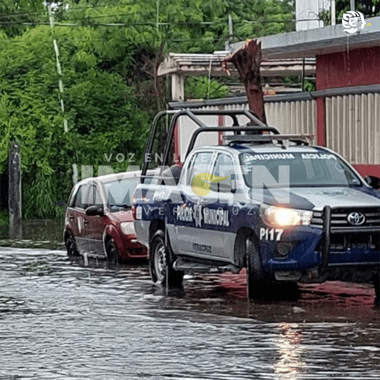 Vecina encontró un bulto, lo movió y era un muerto flotando en inundación de Veracruz