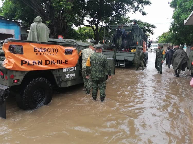 Bardas caídas, casas y calles anegadas, saldo de lluvias en Veracruz: PC