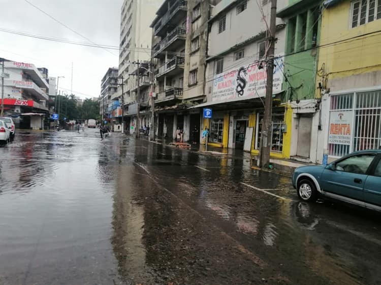 Baja niveles de agua en calles y avenidas de Veracruz