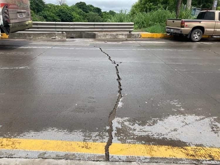 Preocupa a vecinos grieta en puente Torrentes de Veracruz